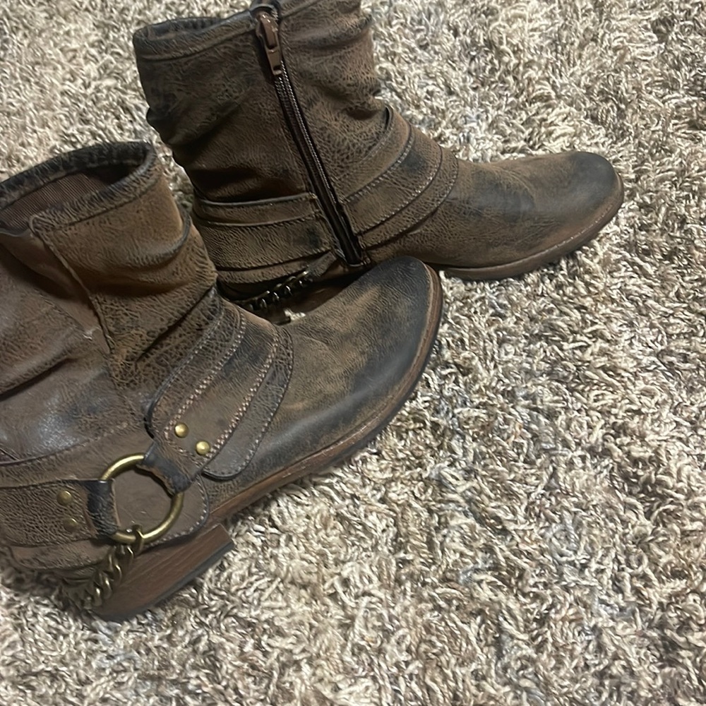 Black/brown distressed booties!